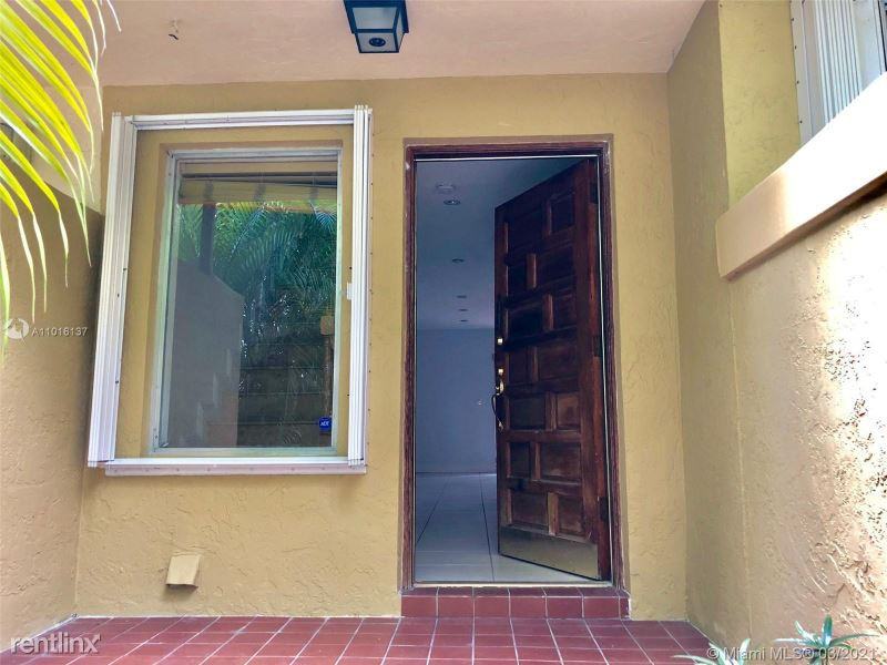 3636 Sw 16th Ter #7 - Photo 2 of 10