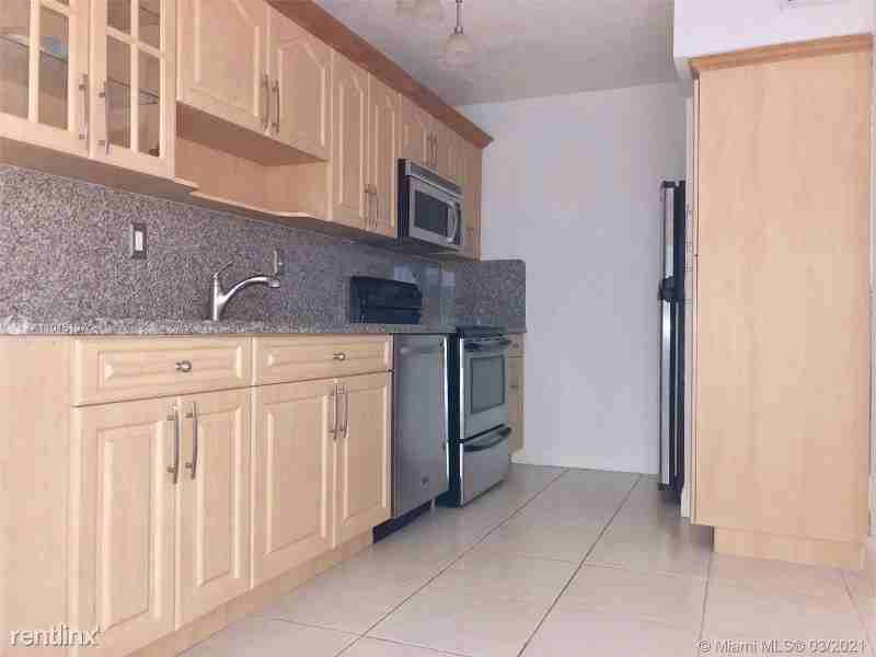 3636 Sw 16th Ter #7 - Photo 3 of 10