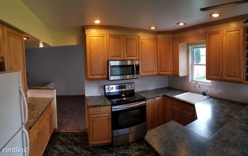 1061 Village Dr - Photo 3 of 9