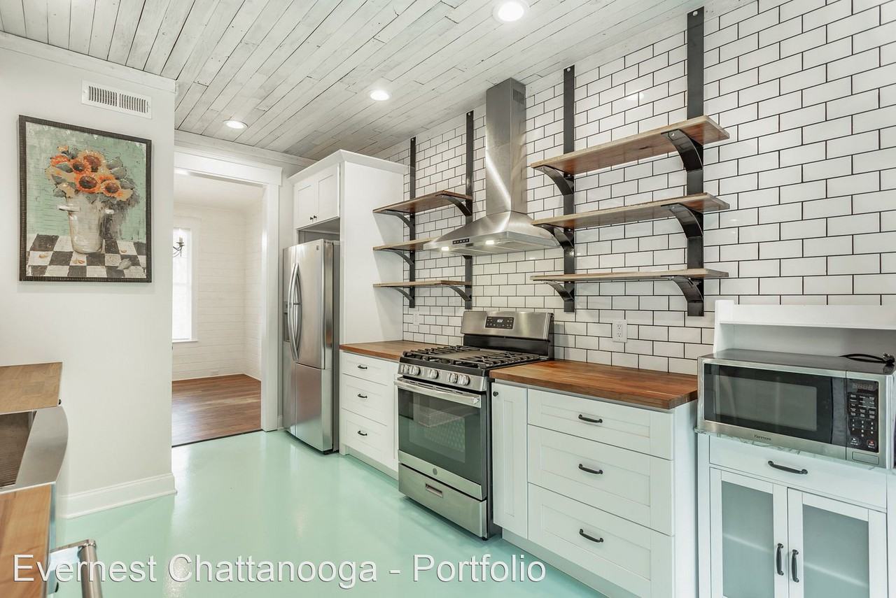 9876 Blue Springs Rd - Photo 3 of 27