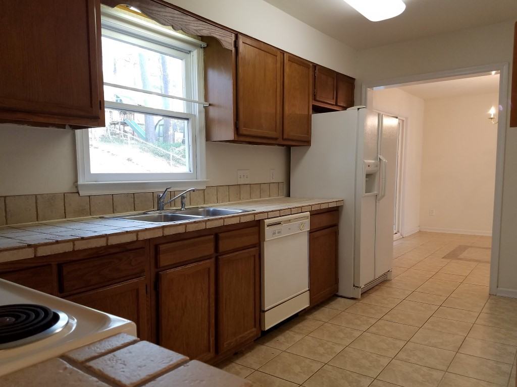 3319 Lassiter St - Photo 4 of 21