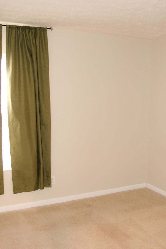 1034 Hendon Ct - Photo 3 of 14