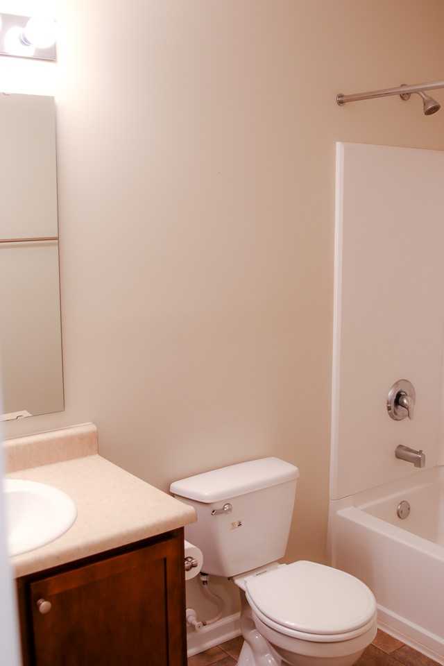 1034 Hendon Ct - Photo 5 of 14