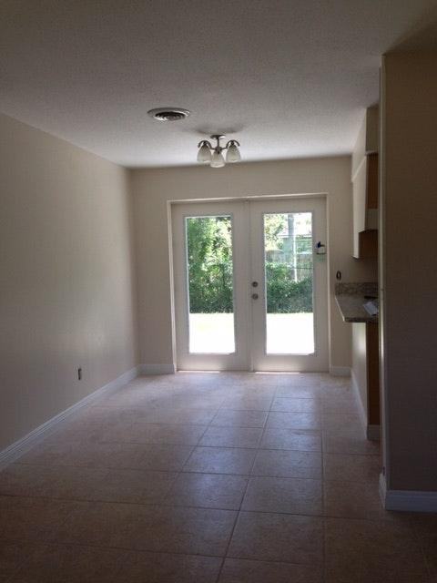 1004 Lee Ave - Photo 3 of 5