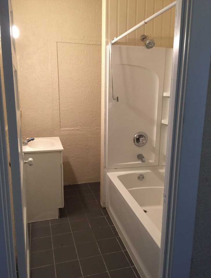 1220 6th St #1 - Photo 2 of 8