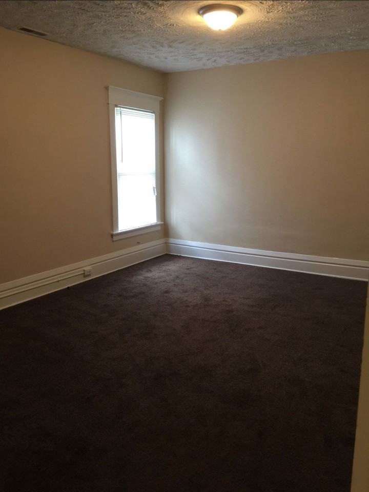 1220 6th St #1 - Photo 3 of 8