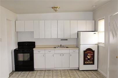 120 Warren - Photo 2 of 5