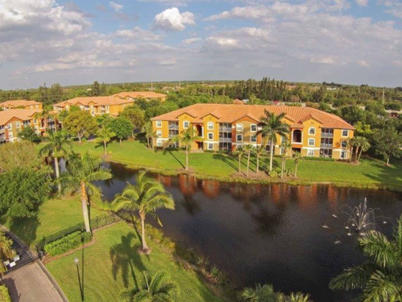 Palms of Monterrey - Photo 6 of 32