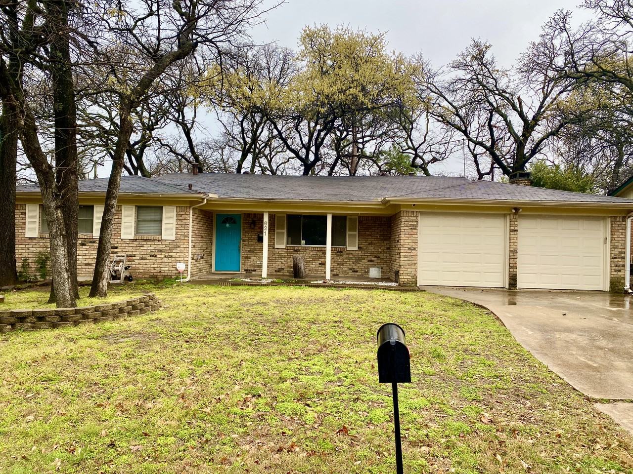 621 Forest Lane - Photo 2 of 16