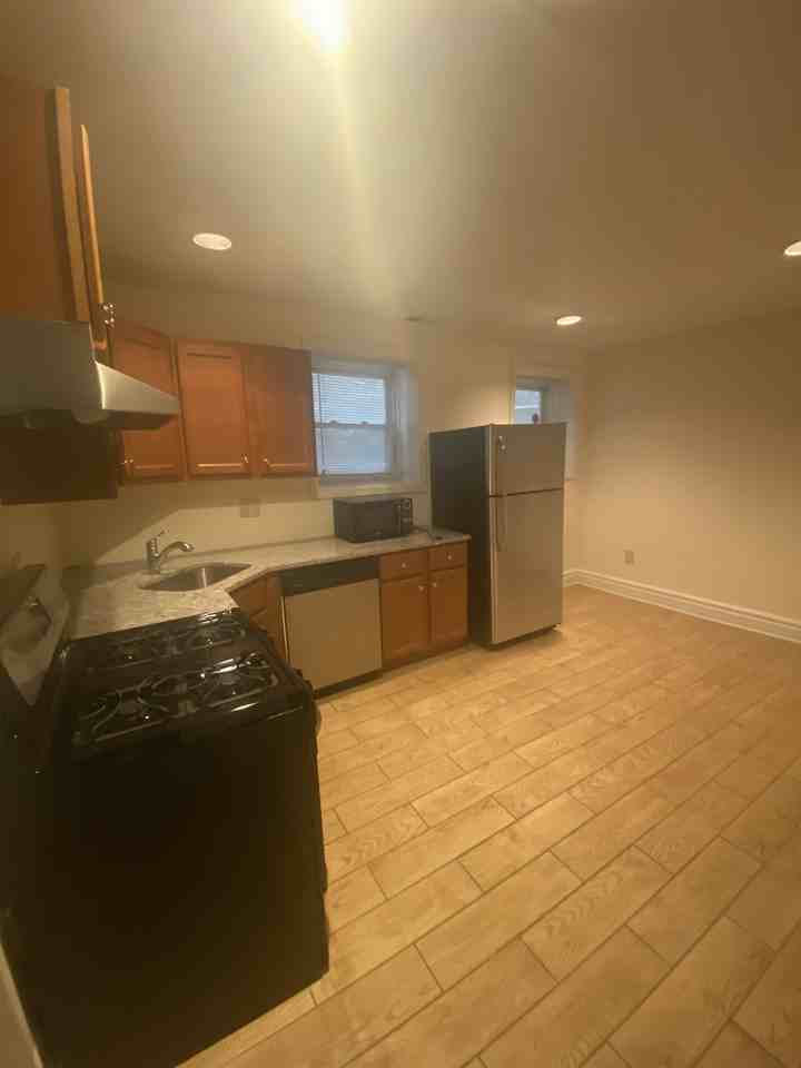 2919 North Southport Avenue, Chicago, IL 60657 2 Bedroom Apartment
