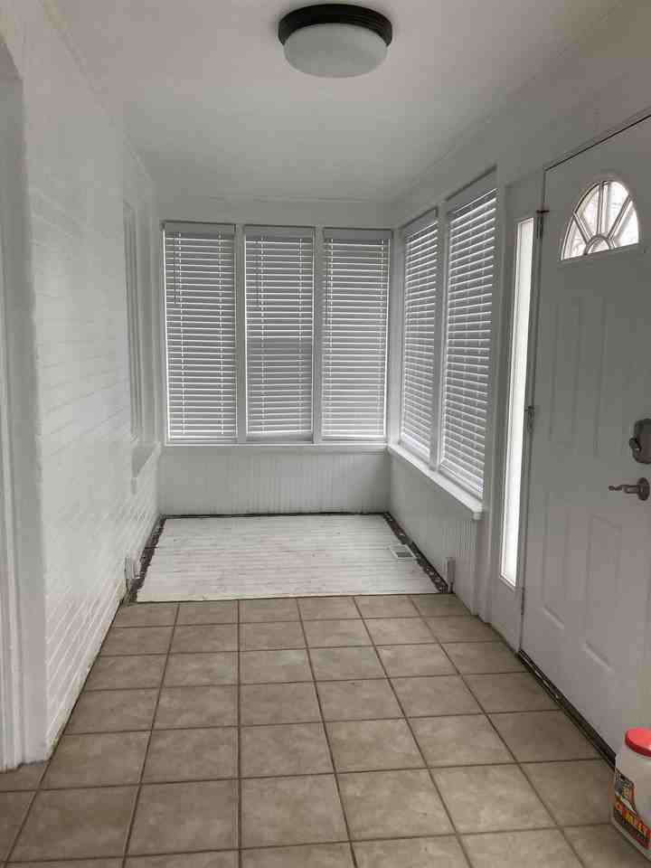 701 W 24th St #1 - Photo 3 of 18
