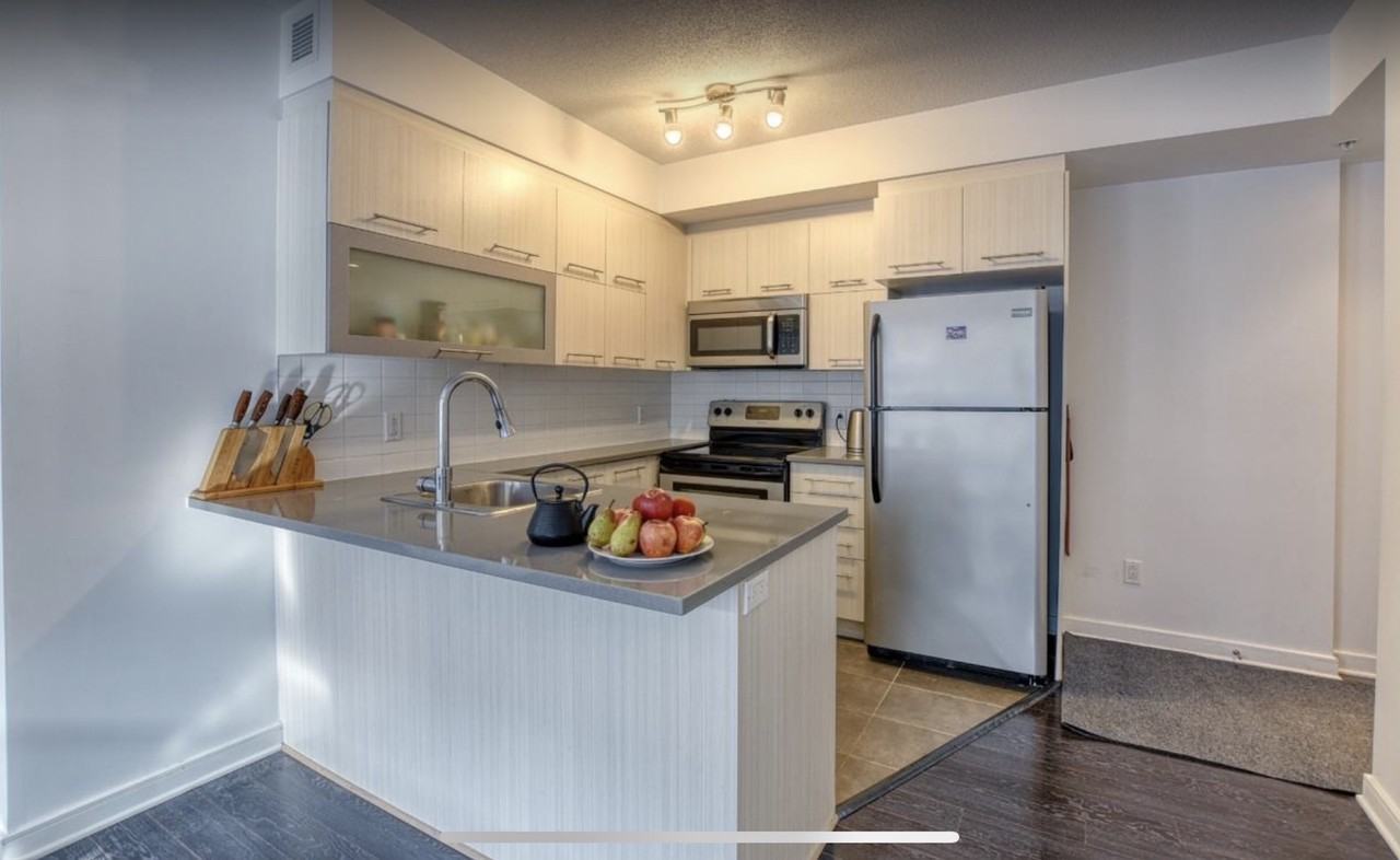 1248 Av de l'Hôtel-de-Ville - Photo 2 of 10