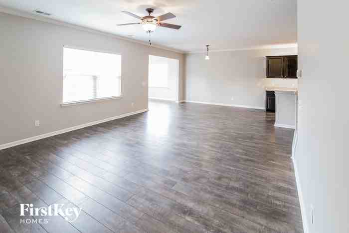 208 Devonshire Dr - Photo 3 of 15