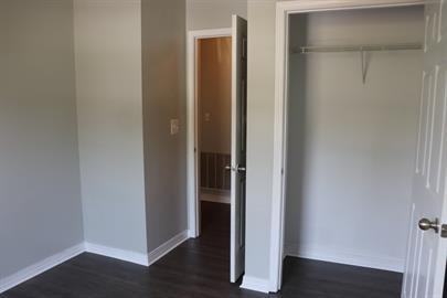 124/130 Hamlet Rd - Photo 2 of 31