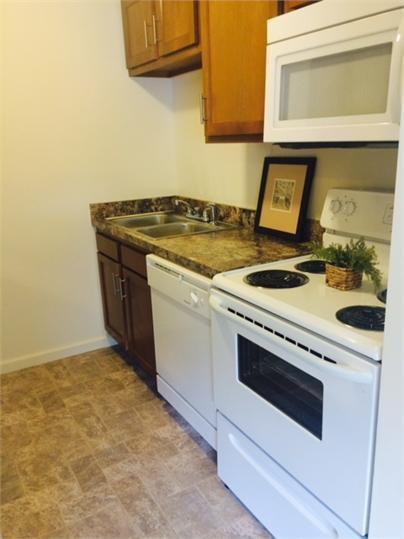 9100 California Avenue - Photo 3 of 11