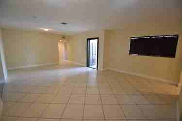 623 W 63rd Dr - Photo 3 of 12