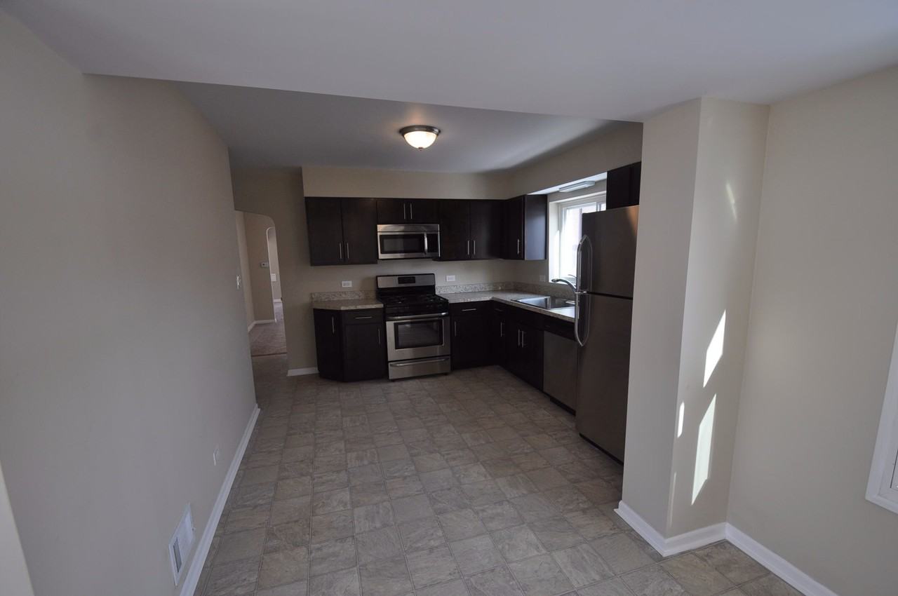 2216 Summerdale Ave - Photo 3 of 8