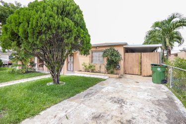 38 Essex Ave - Photo 2 of 23