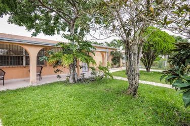 38 Essex Ave - Photo 3 of 23