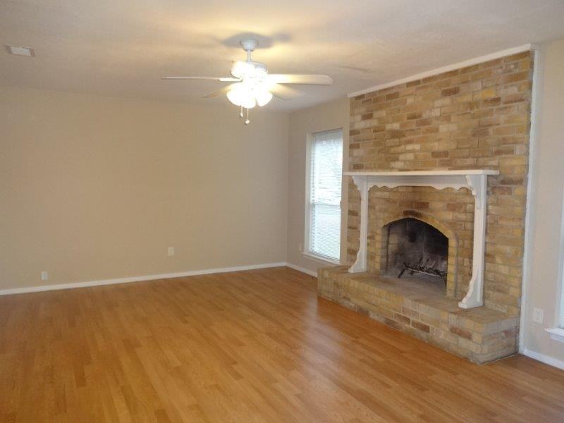 1306 Oakbluff Dr - Photo 3 of 12