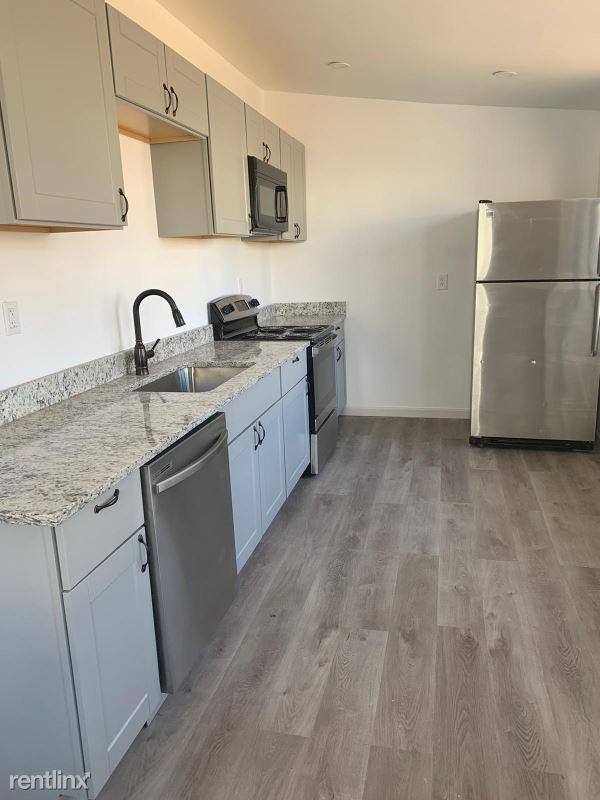 36 36 Forrest St 1 - Photo 2 of 12