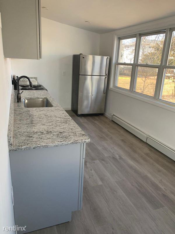 36 36 Forrest St 1 - Photo 3 of 12