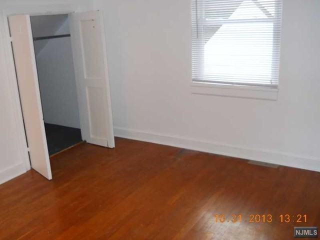 137 Wortendyke Ave - Photo 3 of 7