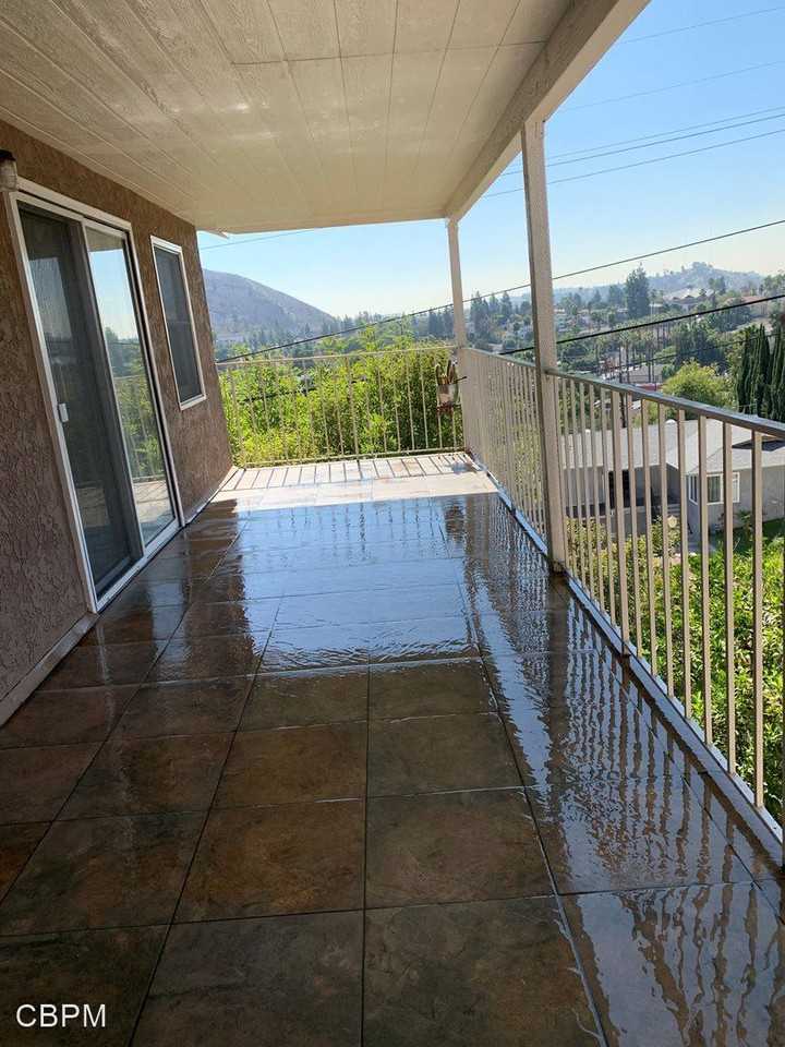 644 Atkins Dr - Photo 2 of 43