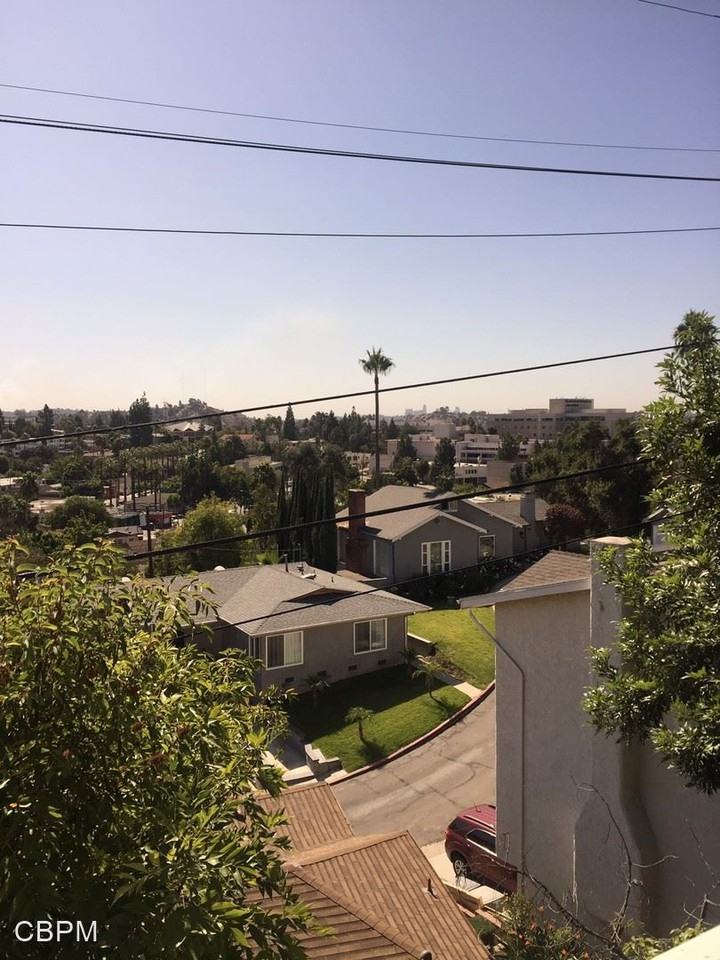 644 Atkins Dr - Photo 3 of 43