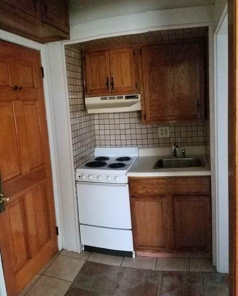 130 Edwin Pl - Photo 2 of 8