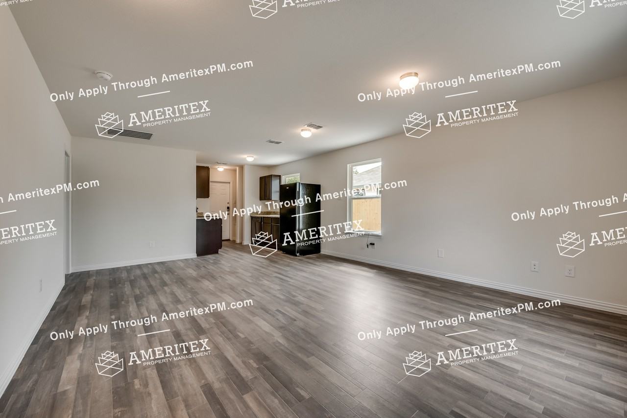 606 Bexar Dr - Photo 3 of 19