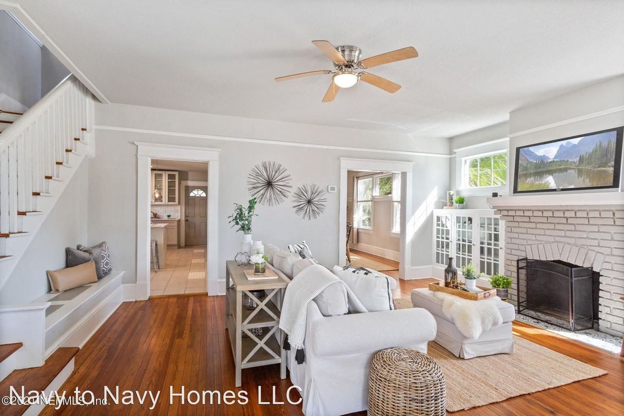 2691 College St - Photo 3 of 19