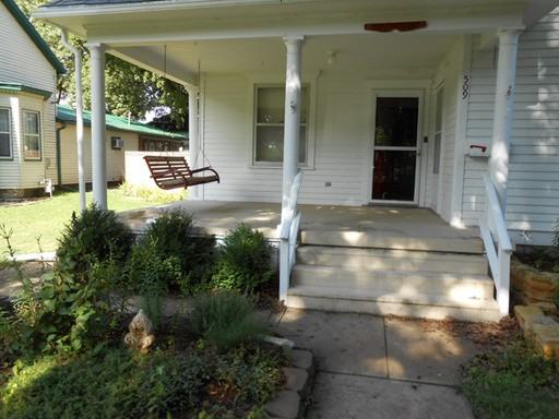 509 Ash St - Photo 3 of 24