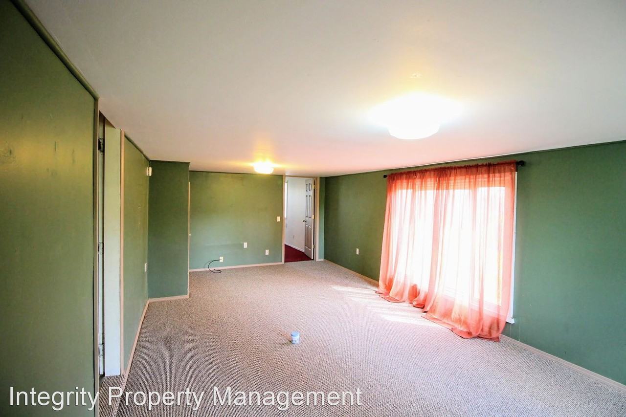 22996 Truman St - Photo 2 of 10