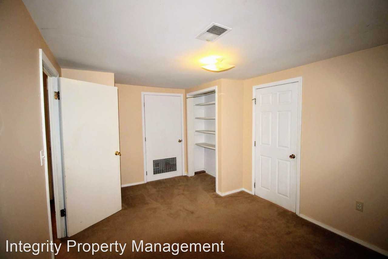 22996 Truman St - Photo 3 of 10