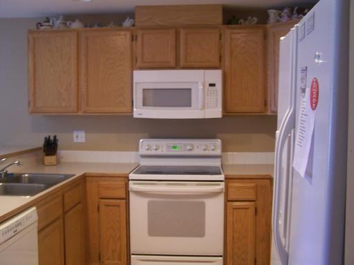 475 Spring Ln - Photo 3 of 9