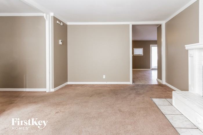 1329 S 9th Ave - Photo 3 of 15
