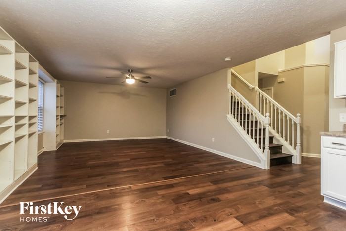 3902 Woods Bay Ln - Photo 3 of 15