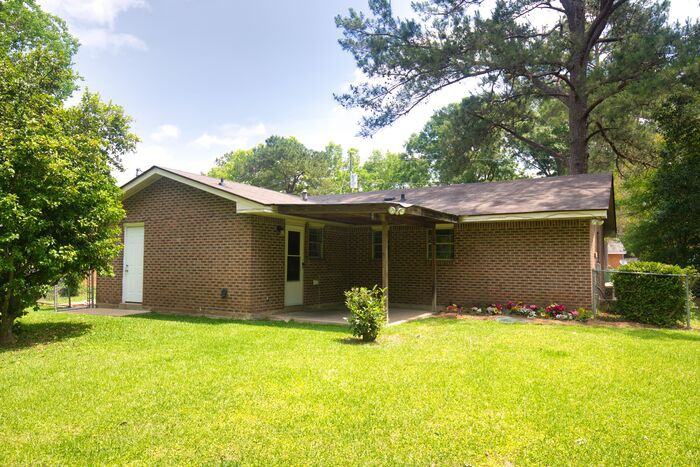617 Durward Dr - Photo 2 of 7