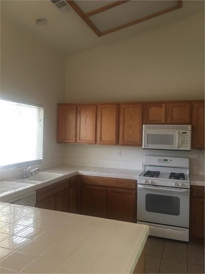 1618 Hawthorn St #1 - Photo 2 of 3