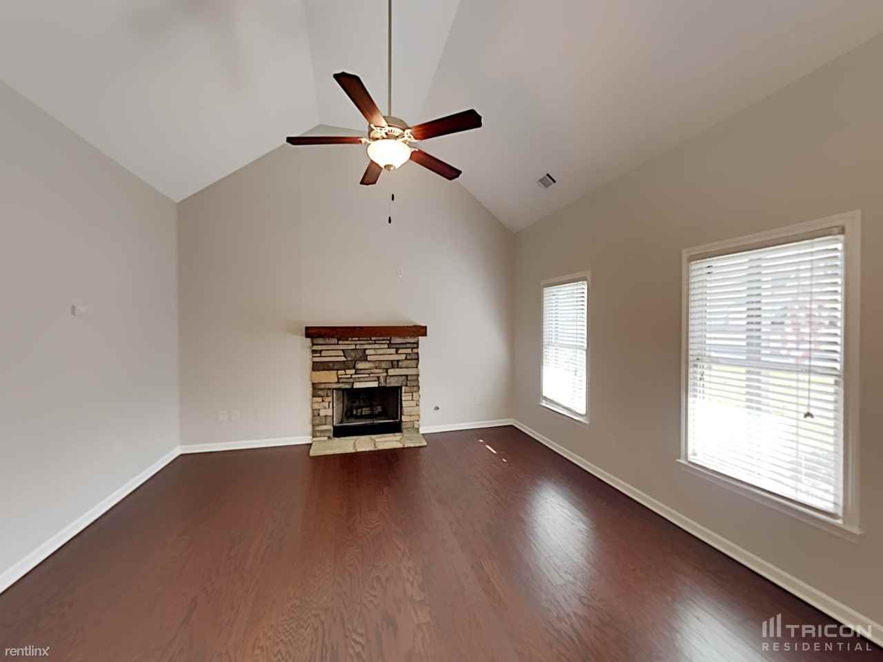 122 Arbor Chase Pkwy - Photo 3 of 13