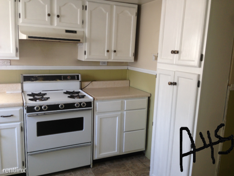 322 S Main St - Photo 2 of 8