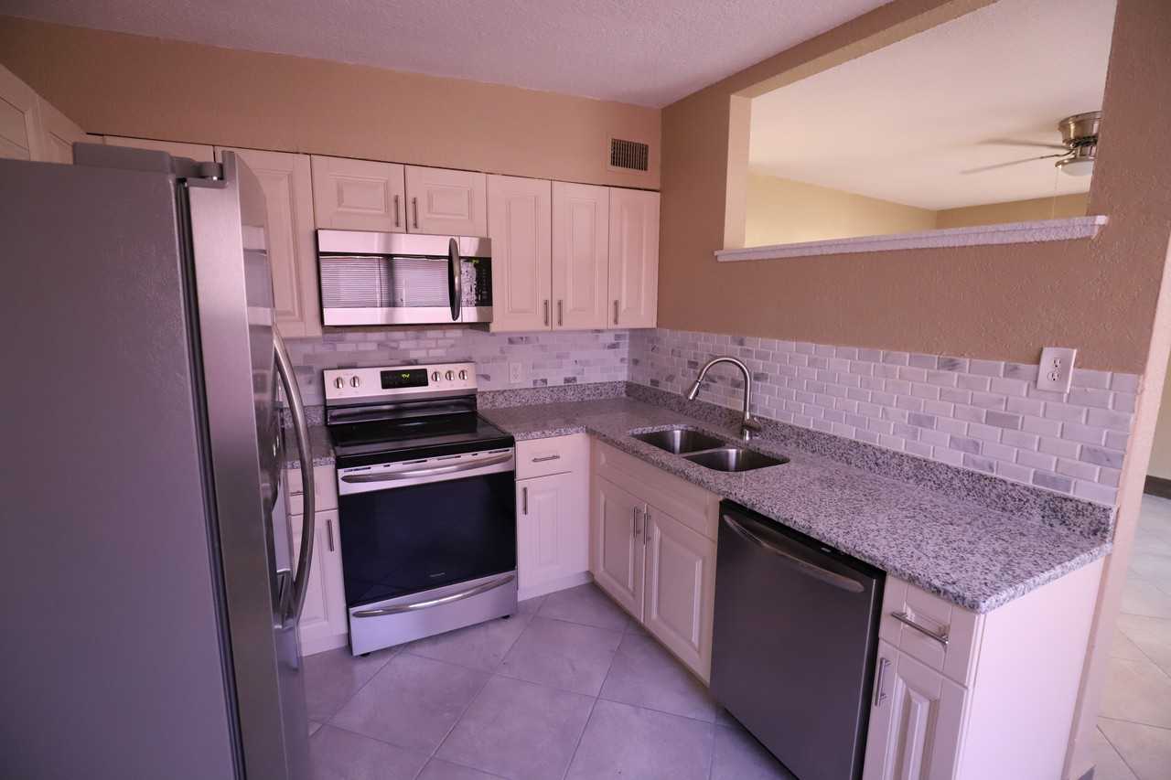 4124 Flamingo Dr - Photo 4 of 12