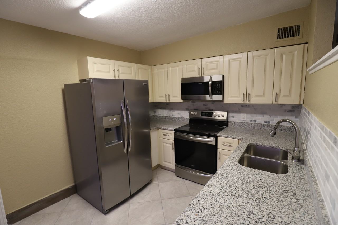 4124 Flamingo Dr - Photo 5 of 12