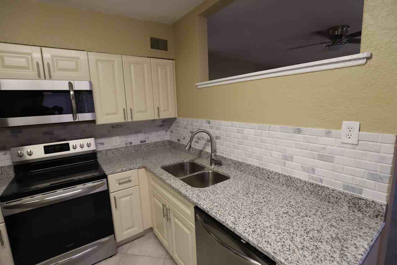 4124 Flamingo Dr - Photo 6 of 12