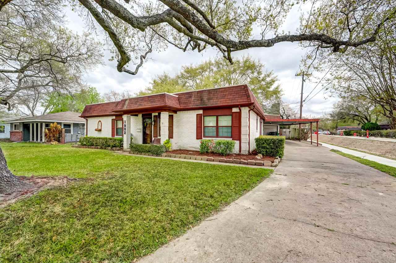 1902 Sedgie Dr - Photo 2 of 17