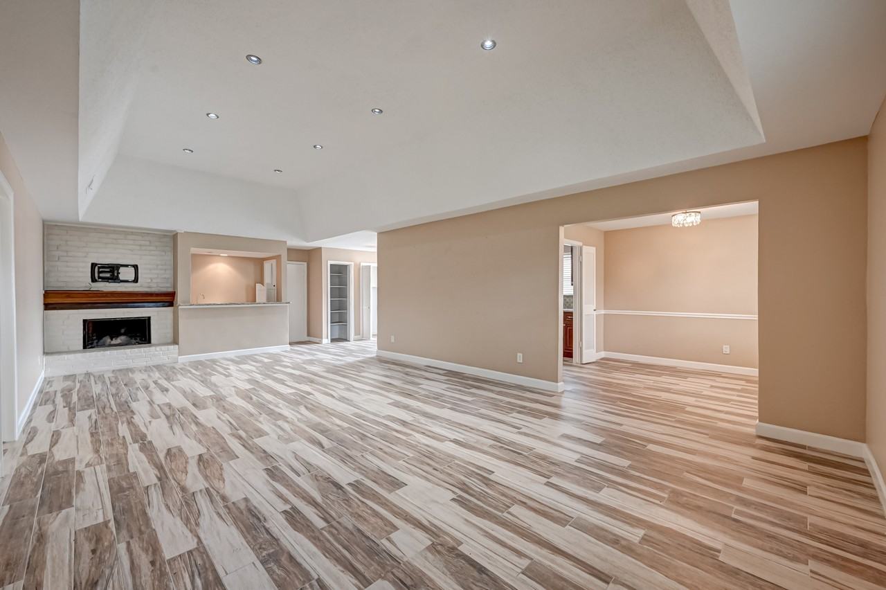 1902 Sedgie Dr - Photo 3 of 17