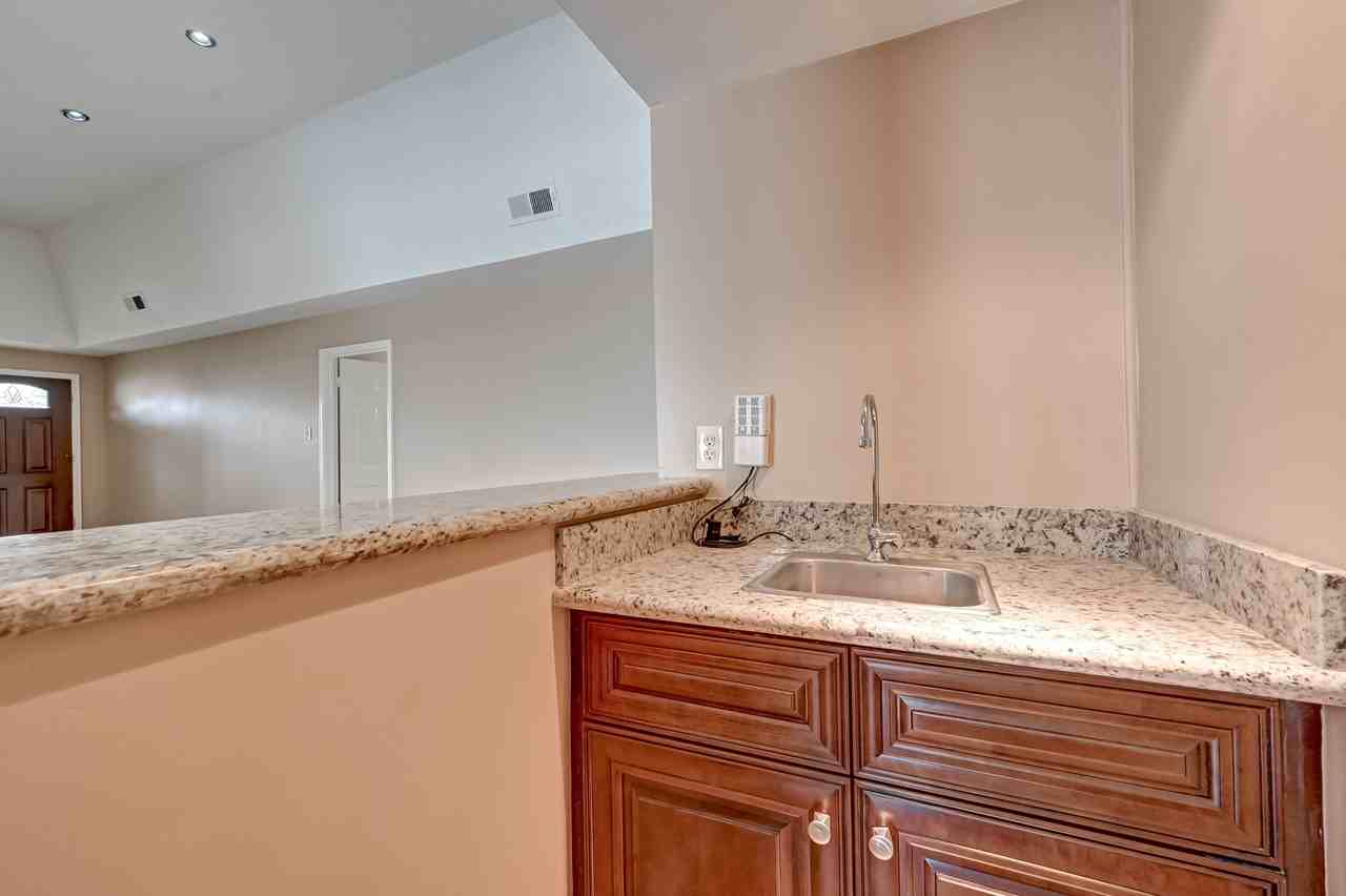 1902 Sedgie Dr - Photo 5 of 17