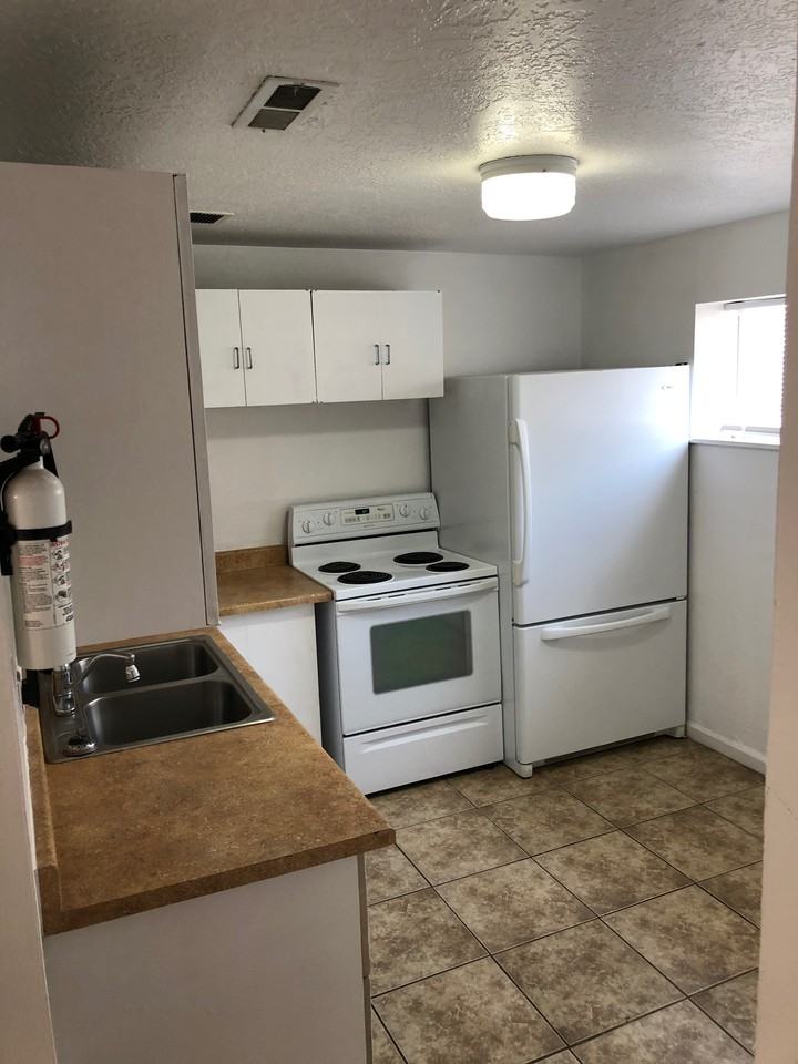 1601 Lead Ave Se - Photo 5 of 34