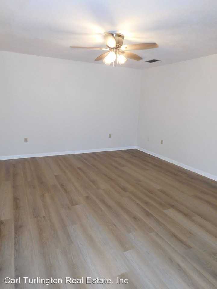 3126 Nw 43rd St - Photo 2 of 23